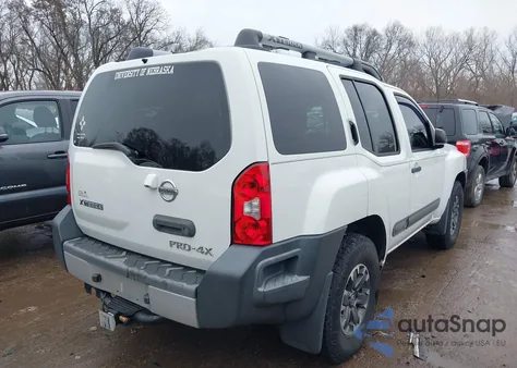 2014 Nissan Xterra Pro-4X z USA, uszkodzony, nr VIN 5N1AN0NW5EN805730